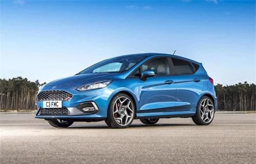 1. Ford Fiesta (doanh số: 8.798 chiếc).