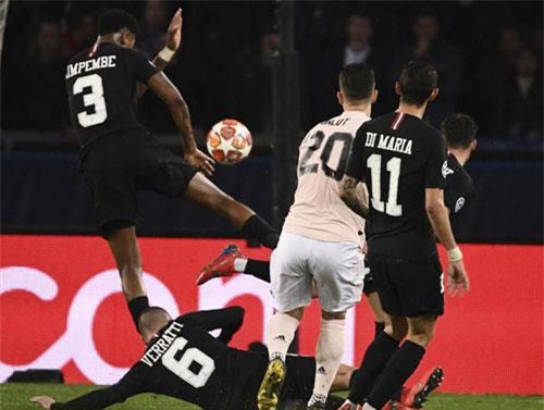 UEFA lý giải quả phạt đền tranh cãi ở trận PSG - M.U