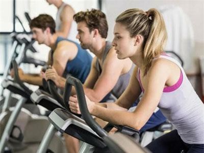 Thói quen gây hại cho cột sống mà ai cũng mắc phải