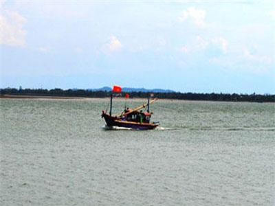 6 ngư dân thoát nạn trong gang tấc khi tàu cá chìm trên biển