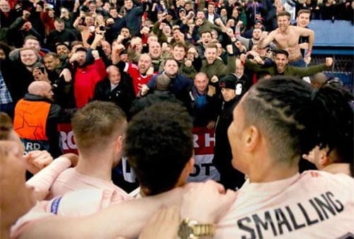 Bị đâm trọng thương, CĐV M.U nguy kịch ở Paris