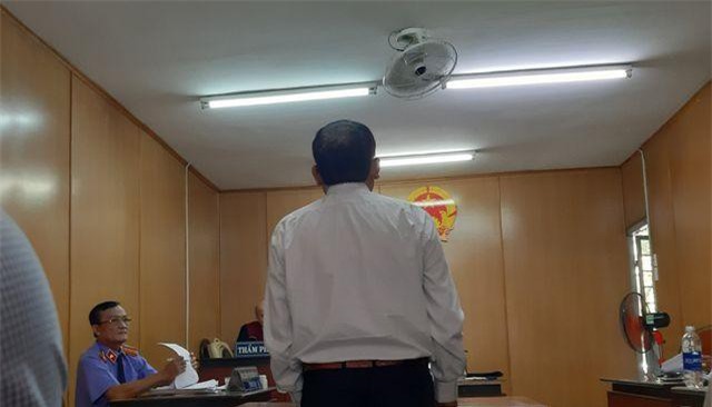 TPHCM: Xét xử cựu cán bộ quản lý thị trường vòi tiền doanh nghiệp