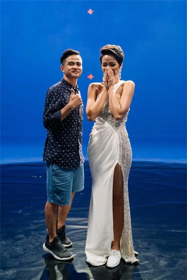 Đạo diễn lừng danh Thái Lan bộc lộ sự thích thú khi lần đầu quay phim với Hoa hậu HHen Niê - Ảnh 5.