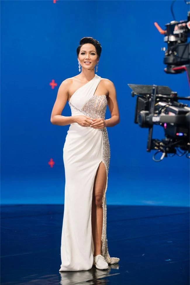 Đạo diễn lừng danh Thái Lan bộc lộ sự thích thú khi lần đầu quay phim với Hoa hậu HHen Niê - Ảnh 7.
