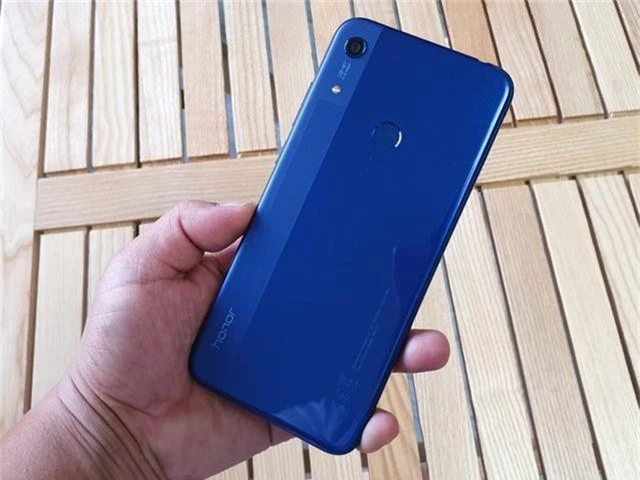 Đập hộp Honor 8A - smartphone dưới 3 triệu có màn hình giọt nước - 5