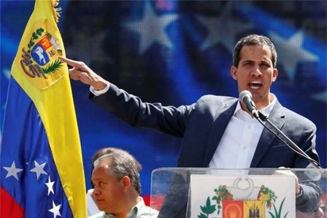Hé lộ lý do “tổng thống tự phong” Venezuela không bị bắt khi về nước - 1