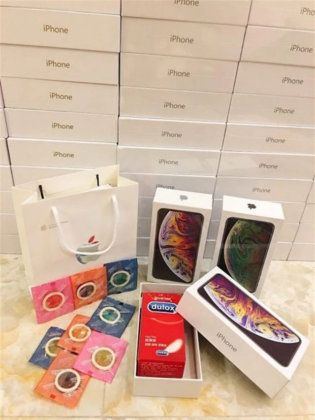 Thanh niên chơi lớn, mua 99 hộp socola “iPhone XS Max” tặng bạn gái ngày 8/3 - 3