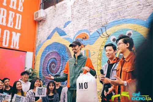 Rapper Đen Vâu bật khóc trên sóng truyền hình vì người phụ nữ này