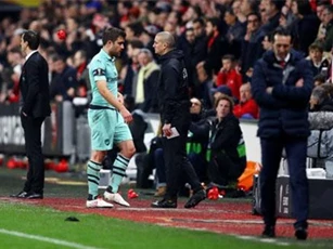 Arsenal có thể phải trả giá bằng 100 triệu bảng do thẻ đỏ của Sokratis trước Rennes