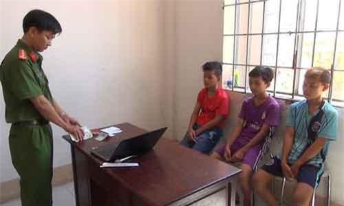 Thiếu niên 15 tuổi trộm tiền cho mẹ sắm vàng