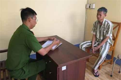 Nam thanh niên nghiện ma tuý kề dao, cướp tiền cô gái tại nhà