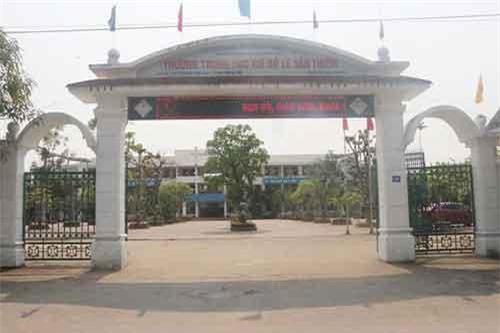 Thầy giáo sốc trước tin đồn làm nữ sinh lớp 8 có bầu