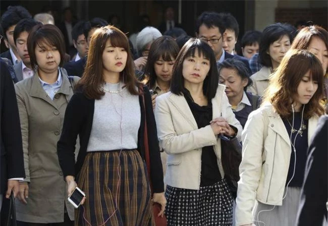 Nội các Nhật Bản đã thông qua một loạt dự luật sửa đổi, trong đó cấm mọi hình thức quấy rối ở nơi làm việc. (Ảnh minh họa: AP)