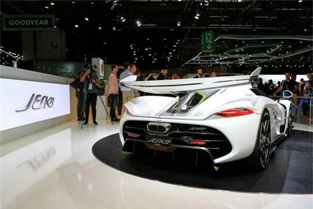 5e5ac664-koenigsegg-jesko-36_01.JPG