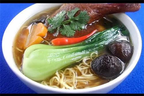 Clip: Hướng dẫn nấu mì vịt tiềm ngon đậm đà