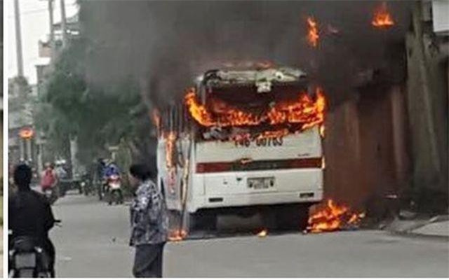 Quảng Ninh: Xe chở công nhân phát nổ rồi cháy rụi