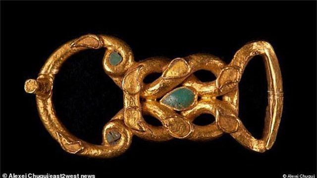 Tìm thấy hàng trăm trang sức bằng vàng trong ngôi mộ của công chúa thời cổ đại