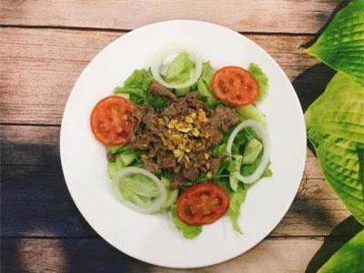 Cách làm món salad thịt bò áp chảo xà lách