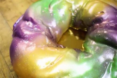 Clip: Quá trình làm bánh vua, món ăn nổi tiếng của lễ hội Mardi Gras ở Mỹ