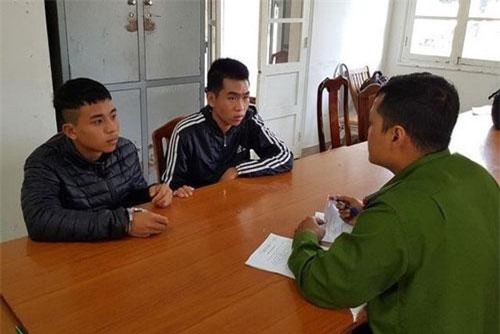 Lên Đà Lạt chơi, 2 thanh niên cướp giật tài sản của khách nước ngoài