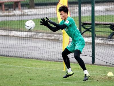 Bùi Tiến Dũng có nguy cơ mất chỗ chính thức ở U23 Việt Nam?