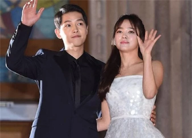 Khong phai ban than, day moi la ke thu 3 trong moi quan he cua Song Joong Ki - Song Hye Kyo? hinh anh 1