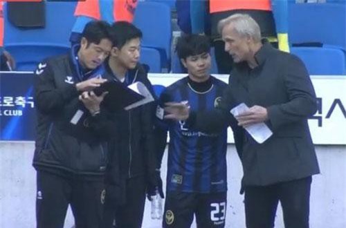 HLV Incheon: “Công Phượng mới chỉ chơi tốt khi gặp đối thủ là sinh viên”