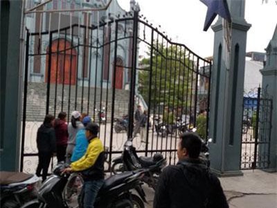 Hải Phòng: Bé 22 tháng tuổi chết thảm sau cú lùi xe bất cẩn của nữ tài xế