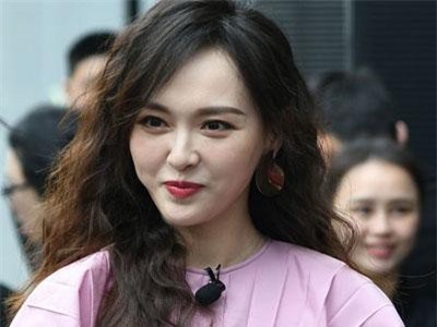 Diện áo rộng thùng thình, Đường Yên không thoát nghi đang mang thai