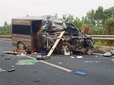 Ninh Bình: Tạm giữ hình sự tài xế xe Limousine gây tai nạn làm 2 người chết