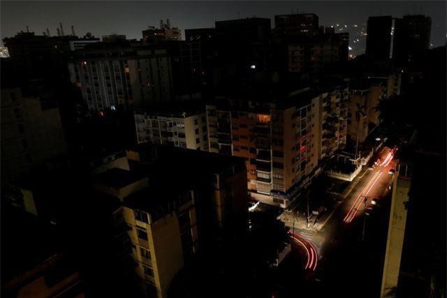 "Tổng thống tự phong" nói 17 người Venezuela thiệt mạng do mất điện