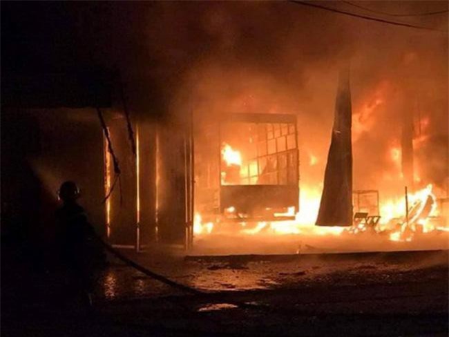 6 người thoát nạn trong vụ cháy xưởng lốp ô tô