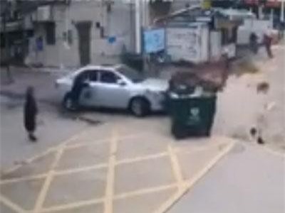 CLIP: Pha xử lý đầy khó hiểu của nam tài xế khiến nhiều người hoảng hồn