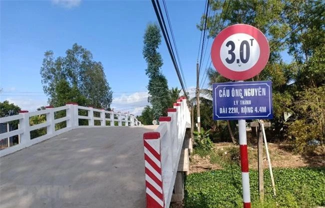 Cầu được đặt tên Phó Chủ tịch UBND xã gây bức xúc dư luận trong những ngày qua ở tỉnh Bạc Liêu. (Ảnh: Huỳnh Sử/TTXVN)