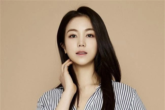Dung nhan cô gái được cho là đang chung sống với Song Joong Ki: Từng đóng phim tại Việt Nam, nổi tiếng với vai ngoại tình trong phim 18+ - Ảnh 11.