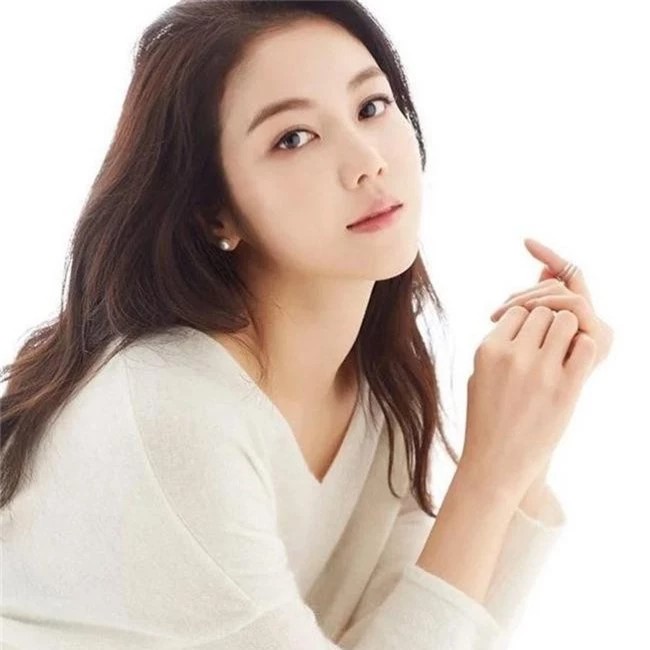 Dung nhan cô gái được cho là đang chung sống với Song Joong Ki: Từng đóng phim tại Việt Nam, nổi tiếng với vai ngoại tình trong phim 18+ - Ảnh 5. Dung nhan cô gái được cho là đang chung sống với Song Joong Ki: Từng đóng phim tại Việt Nam, nổi tiếng với vai ngoại tình trong phim 18+ - Ảnh 5.