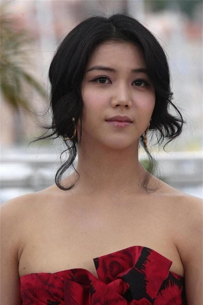 Dung nhan cô gái được cho là đang chung sống với Song Joong Ki: Từng đóng phim tại Việt Nam, nổi tiếng với vai ngoại tình trong phim 18+ - Ảnh 7.