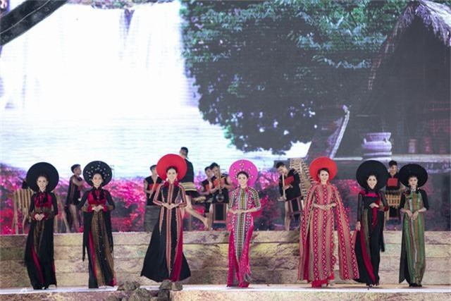 Hoa hậu H’Hen Nie cùng dàn sao hội ngộ tại Lễ hội cà phê Tây Nguyên - Ảnh 5.