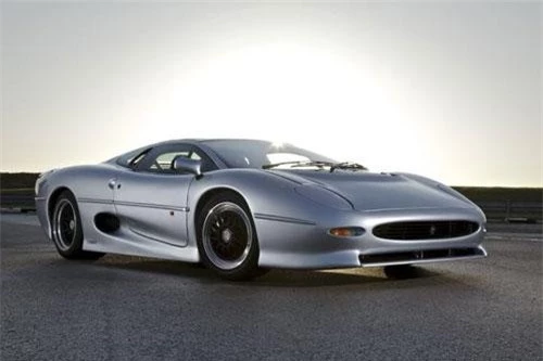 2. Jaguar XJ220.