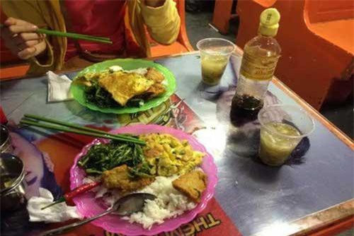 Từ ngày 15/3, bắt đầu thu phí suất ăn trên tàu SE3, SE4