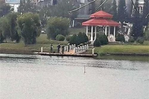 Đi câu cá đêm, câu trúng thi thể người đàn ông