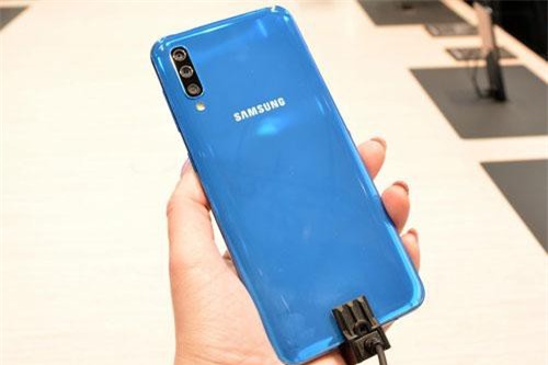 Đánh giá Samsung Galaxy A50: 3 camera sau, vân tay trong màn hình, giá hấp dẫn