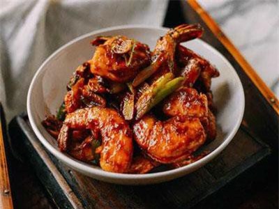 Cách làm tôm chiên sốt cà chua đậm đà, ngon miệng bao nhiêu cơm cũng hết