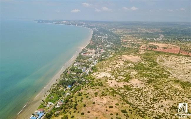 Nhiều dự án ven biển ở Bình Thuận phải "đứng bánh" vì vướng quy hoạch titan, đền bù giải toả (Ảnh: TL)