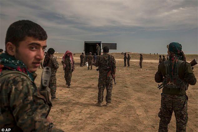 "Chảo lửa" Baghouz, Syria: IS ồ ạt đánh bom tự sát, SDF lập chiến tích