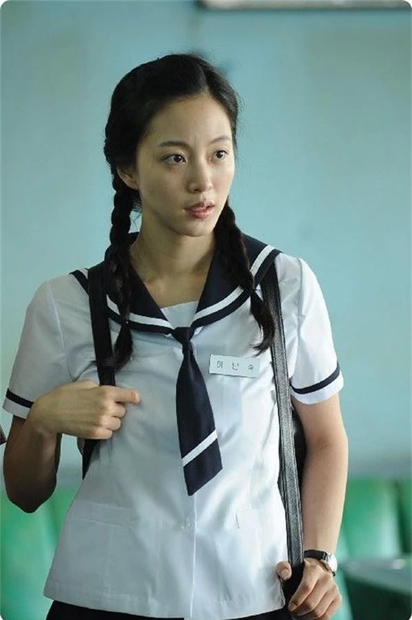 Trong phim Birth of Beauty chiếu năm 2014, Han Ye Seul có vài lần