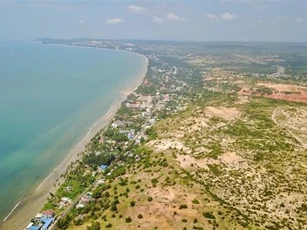 Bình Thuận: Hàng 100 dự án ven biển “đứng bánh” vì titan, đền bù giải toả