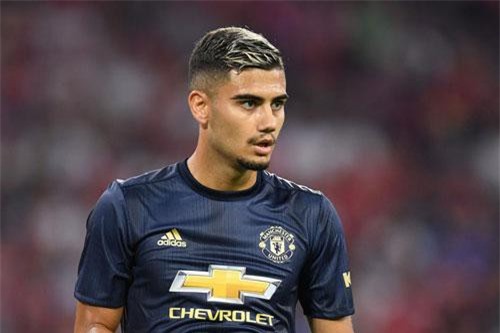 HLV Solskjaer ra tay, M.U có hợp đồng mới