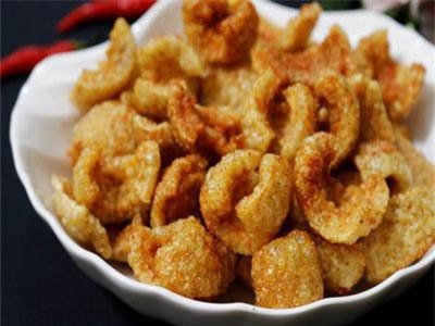 CLIP: Cách làm món da heo chiên tỏi ớt