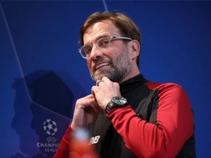 Neville xúi Liverpool bỏ cúp Champions League, Jurgen Klopp nổi đóa